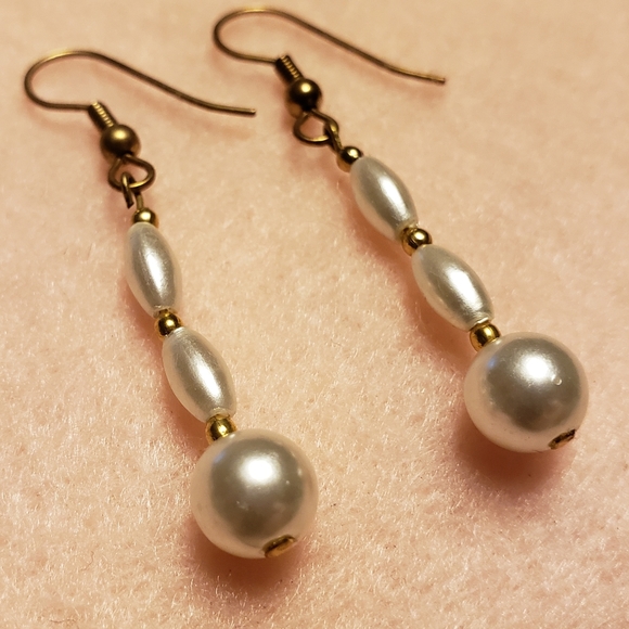 NWT Handcrafted Pearl Earrings - Picture 3 of 3